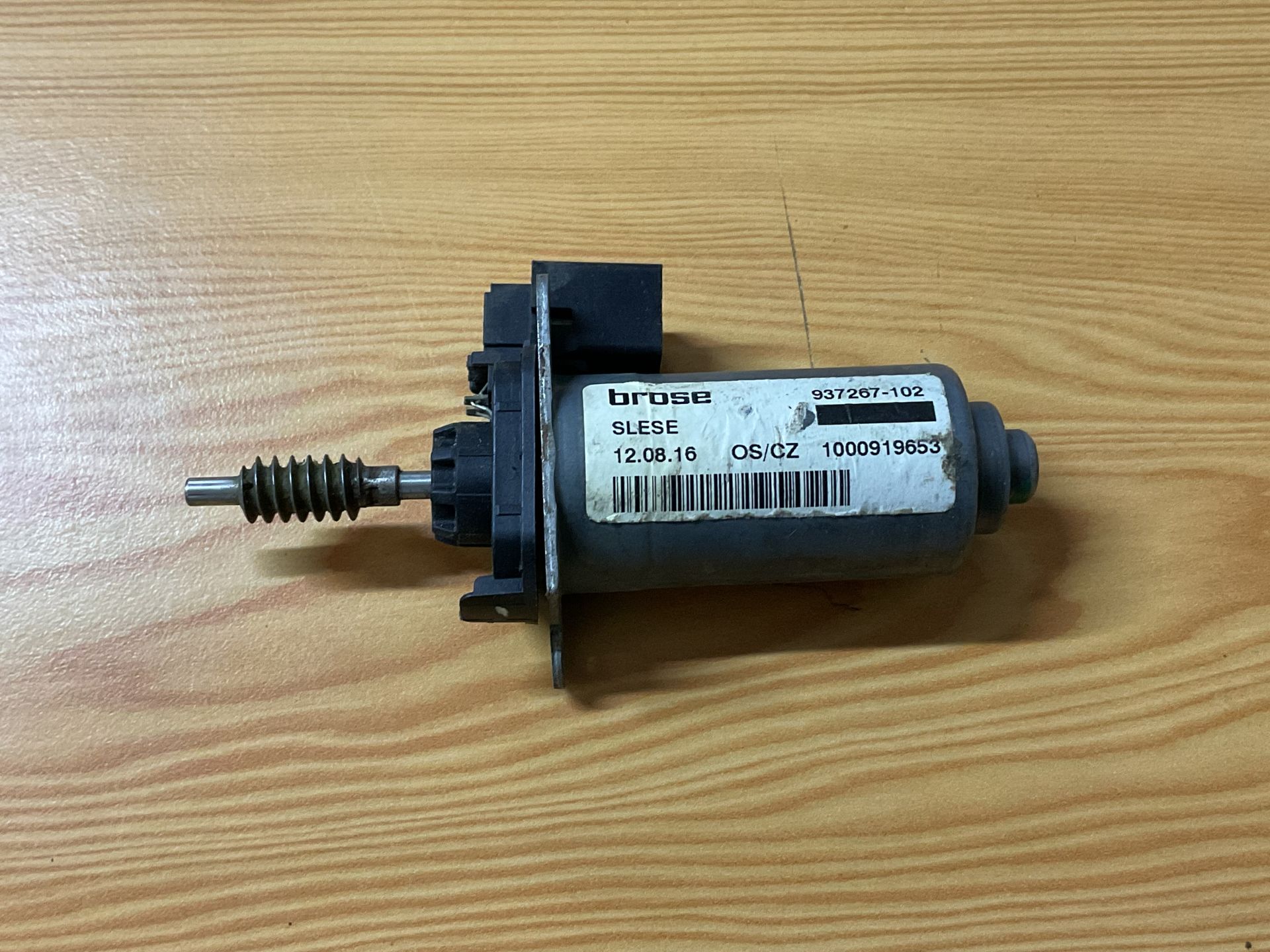 937267-102 BMW F10  ÖN SAĞ KOLTUK AYAR MOTORU ÇIKMA ORJİNAL