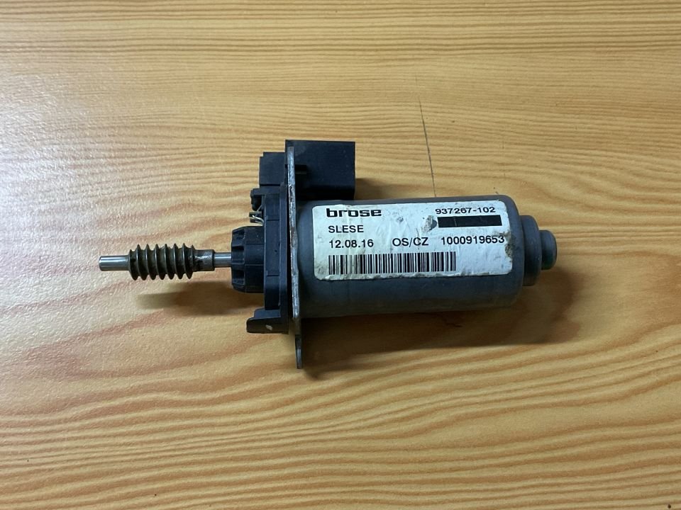 937267-102 BMW F10  ÖN SAĞ KOLTUK AYAR MOTORU ÇIKMA ORJİNAL