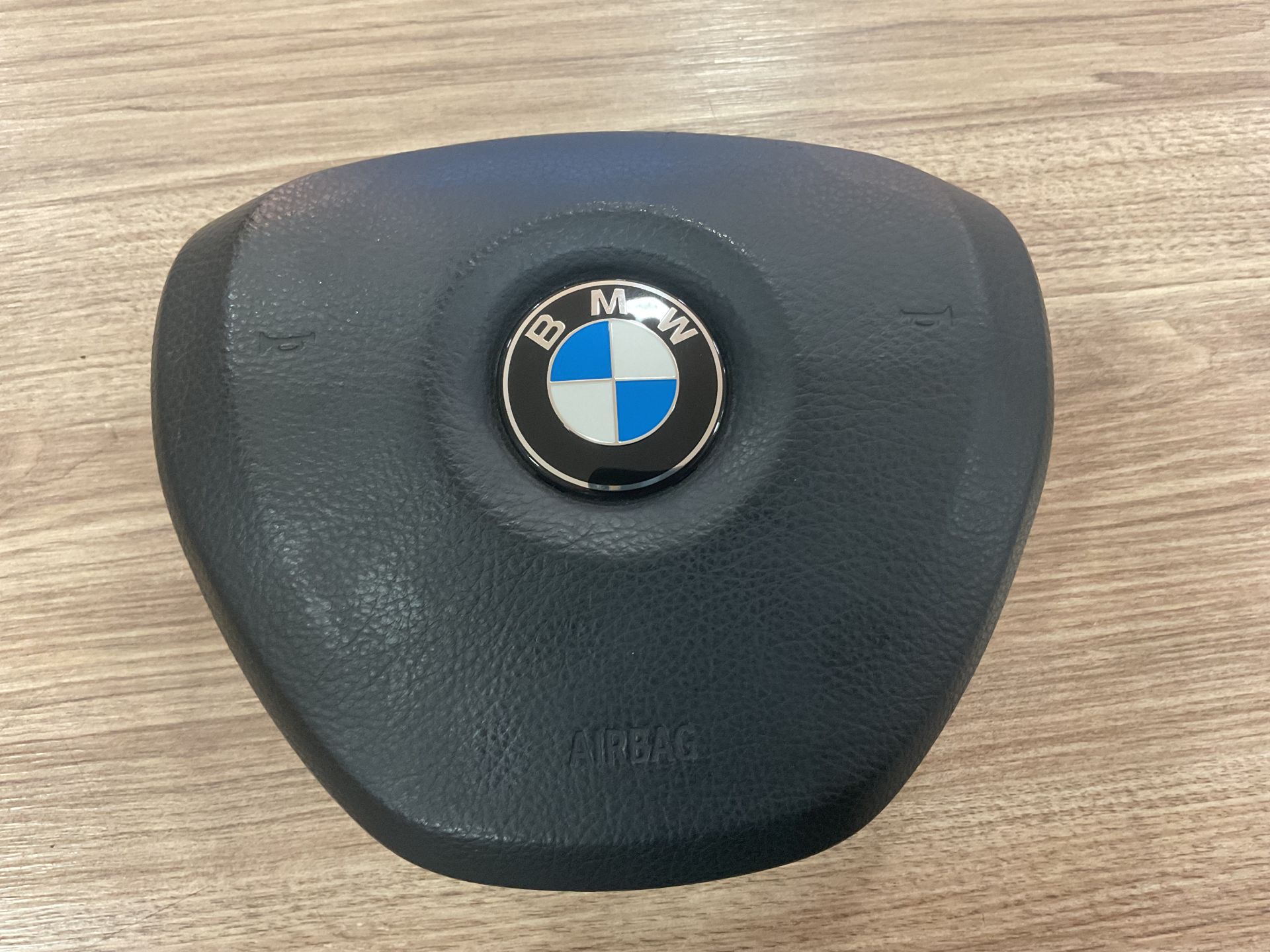 8383902 BMW F10 DİREKSİYON AIRBAG ÇIKMA ORJİNAL