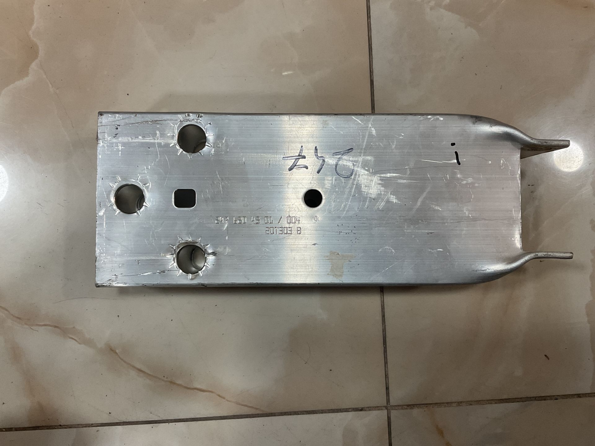 A2476204301 MERCEDES W243 W247 SAĞ SOL ÖN TAMPON AYAĞI ÇIKMA ORJİNAL