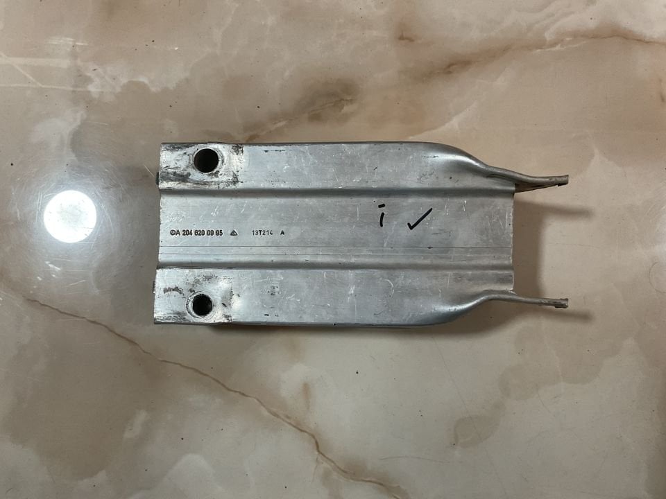 A2046200995 MERCEDES W204 ÖN SAĞ TAMPON DEMİR AYAĞI ÇIKMA ORJ