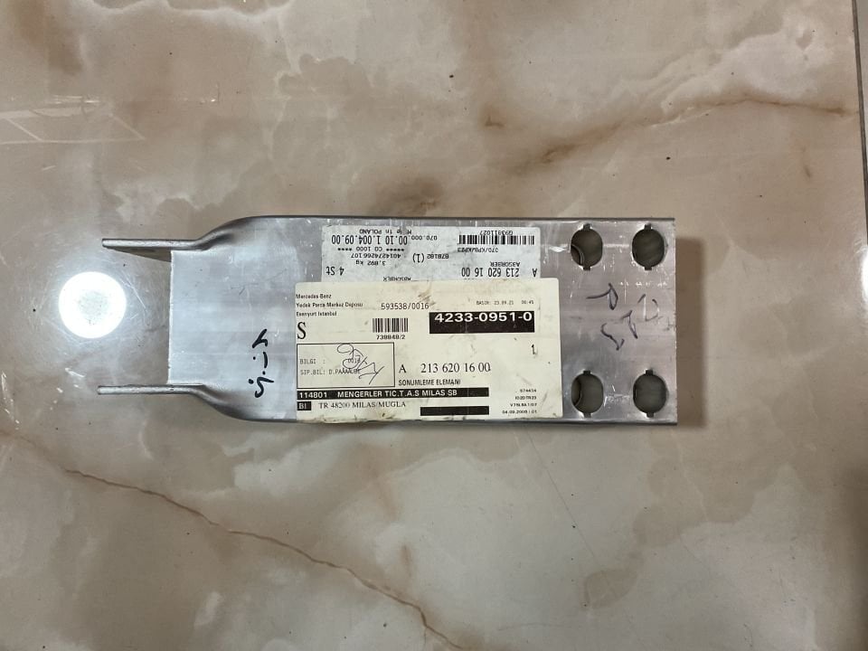 A2136201600 MERCEDES W213 SAĞ TAMPON DEMİRİ AYAĞI SIFIR ORJİNAL