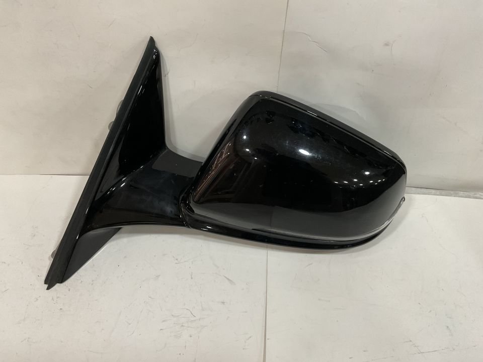 9408111 BMW F40 1 SERİSİ KARARTMALI KÖR NOKTALI SOL AYNA GÖVDESİ ÇIKMA ORJİNAL