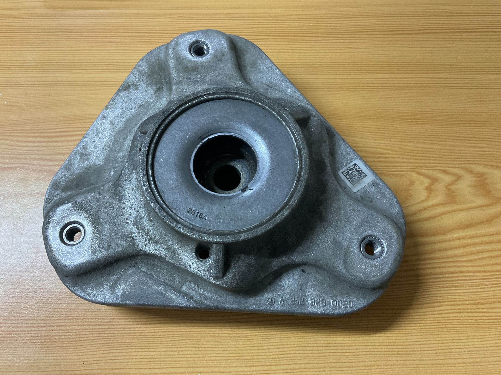 A2123230020 MERCEDES W212 ÜST AMORTİSÖR TAKOZU ÇIKMA ORJİNAL