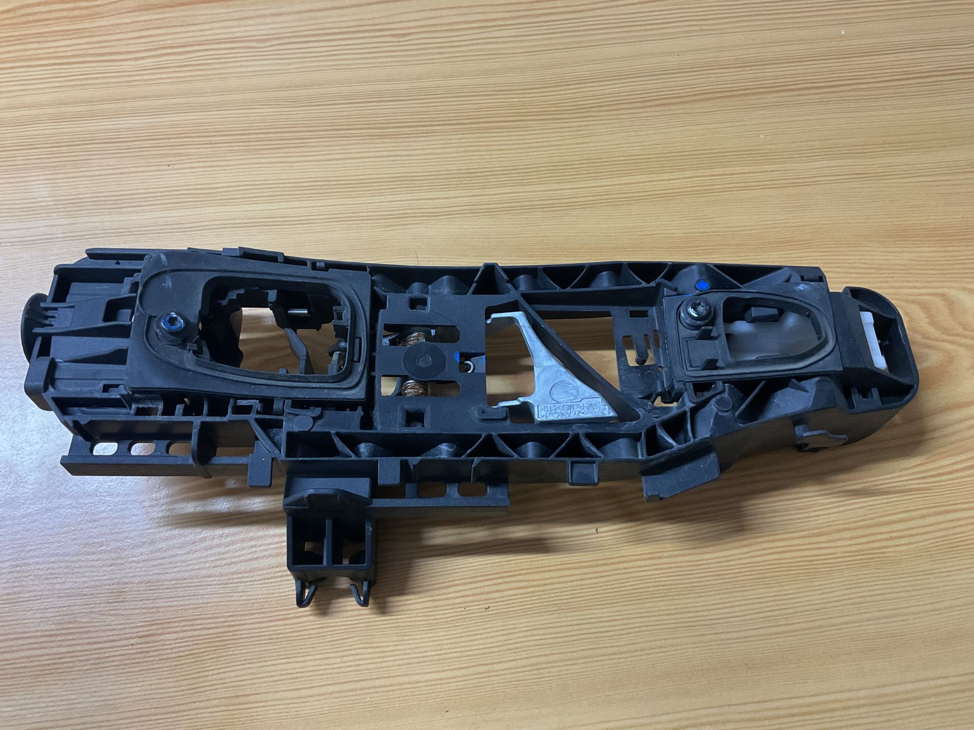 A0997601802 MERCEDES W167 W118 W177 W243 W247 SAĞ KAPI KOLU ÇIKMA ORJİNAL