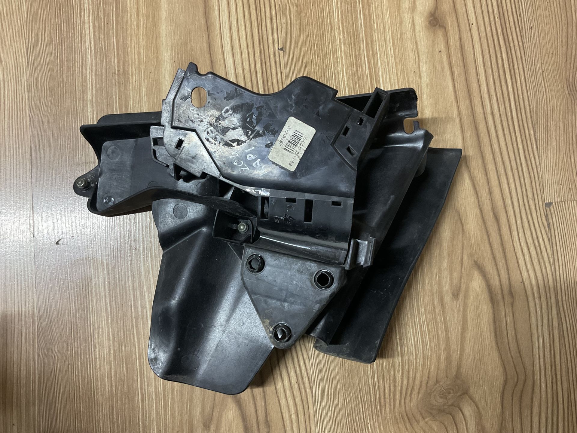 A2047331608 MERCEDES W204 ARKA SAĞ KAPI KİLİT KORUMASI ÇIKMA ORJİNAL