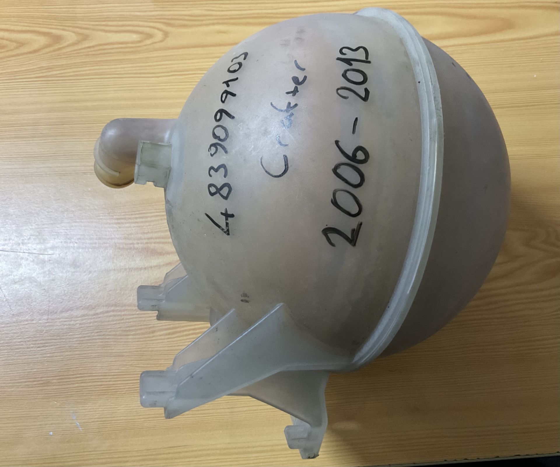 483909103 VOLKSWAGEN CRAFTER RADYATÖR YEDEK SU DEPOSU ÇIKMA ORJİNAL