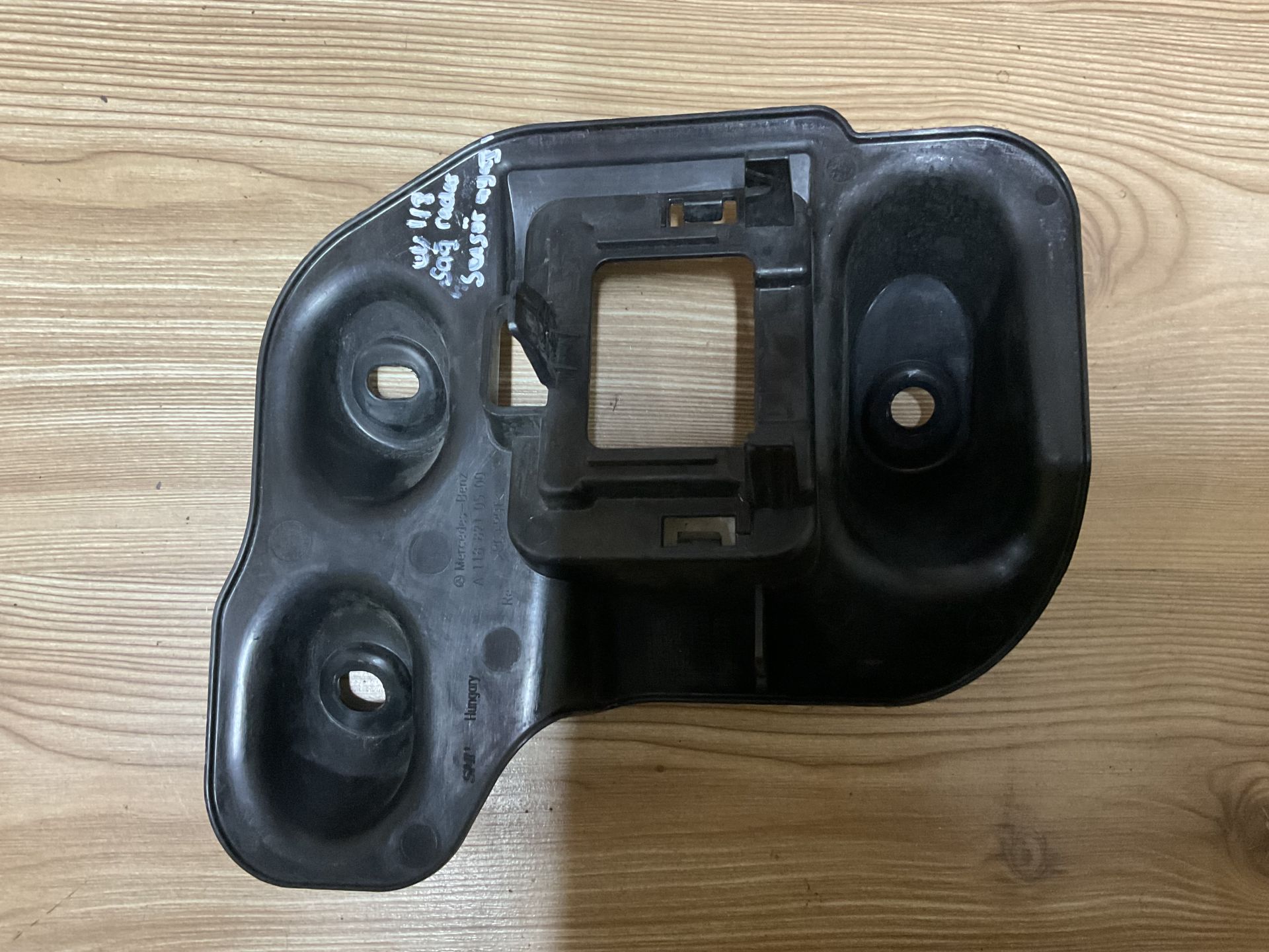 A1188210500 MERCEDES W118 SAĞ ARKA TAMPON RADAR SENSÖR AYAĞI SIFIR ORJİNAL