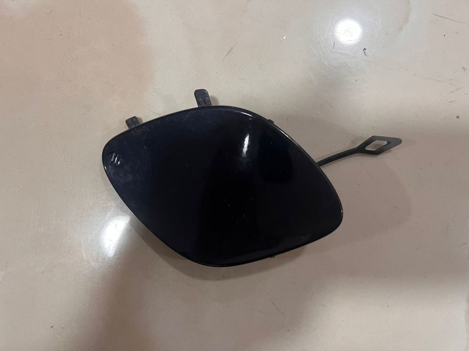 A2058851801 MERCEDES W205 ÖN ÇEKİ DEMİR KAPAĞI ÇIKMA ORJİNAL