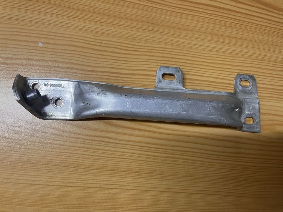 51117158894 7158894 BMW F07 F10 F11 F18 F06 F12 F13 F01 F02 F03 F04 SAĞ TAMPON IZGARA KONEKTÖRÜ ÇIKMA ORJİNAL