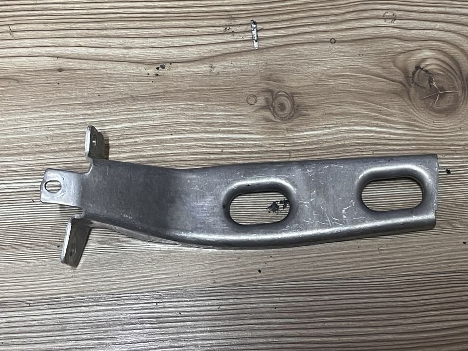 51647318491 7318491 BMW F40 F45 F52 SAĞ SOL YIKAMA HAZNESI BAĞLANTI BRAKETİ ÇIKMA ORJİNAL