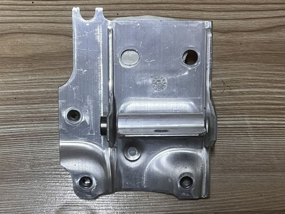 51117186513 7186513 BMW F01 LCİ F03 LCİ F04 F02 LCİ F07 LCİ F10 LCİ F11 LCİ F18 LCİ F06 LCİ F12 F13 ÖN SOL TAMPON DEMİRİ BRAKETİ SIFIR ORJİNAL