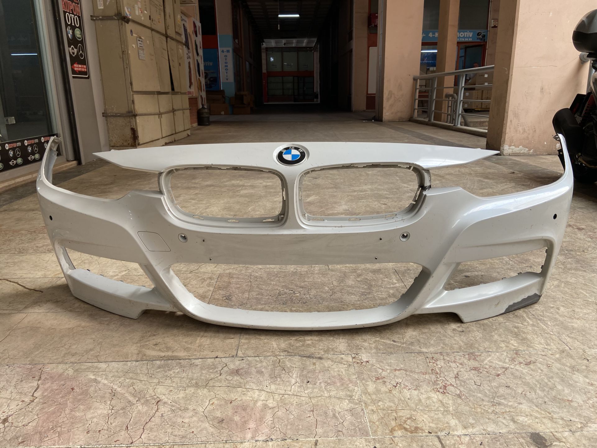 BMW F30 LCİ ÖN TAMPON PARK SENSÖRLÜ TAMİRLİ ÇIKMA ORJİNAL