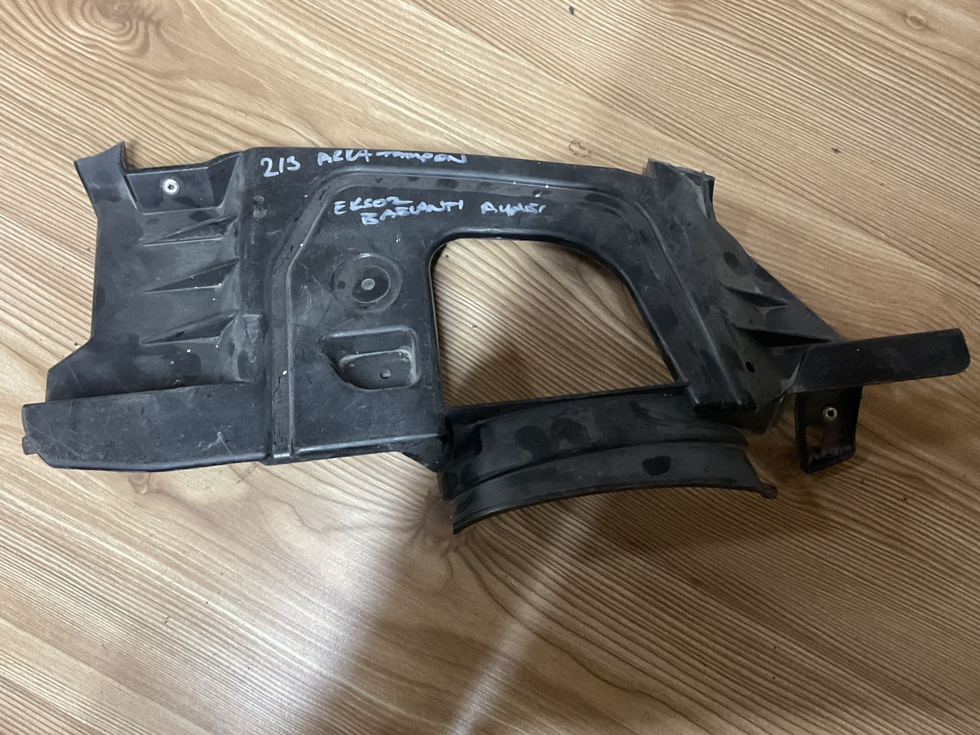 A2138850514 MERCEDES W213 SOL ARKA TAMPON EGZOZ BAĞLANTI AYAĞI ÇIKMA ORJİNAL