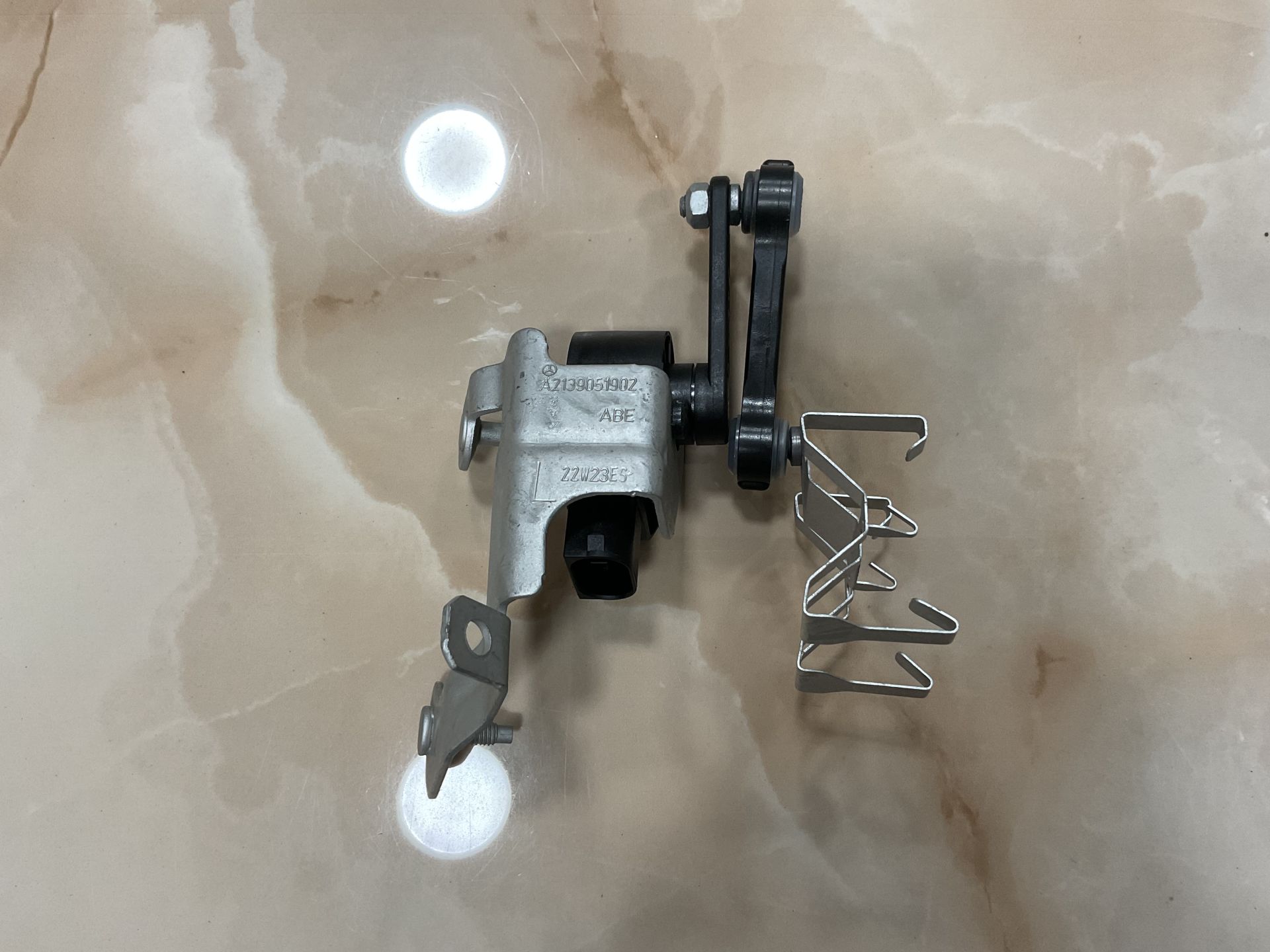 A0009053704 A2139051902 MERCEDES W205 C W213 E W238 E W253 GLC W257 CLS W293 EQC FAR YÜKSEKLİK SENSÖRÜ SIFIR ORJİNAL