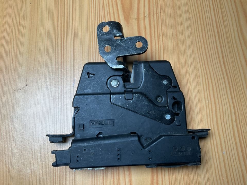 51247191212 7191212 BMW E36 G20 BAGAJ KAPAĞI KİLİTİ ÇIKMA ORJİNAL