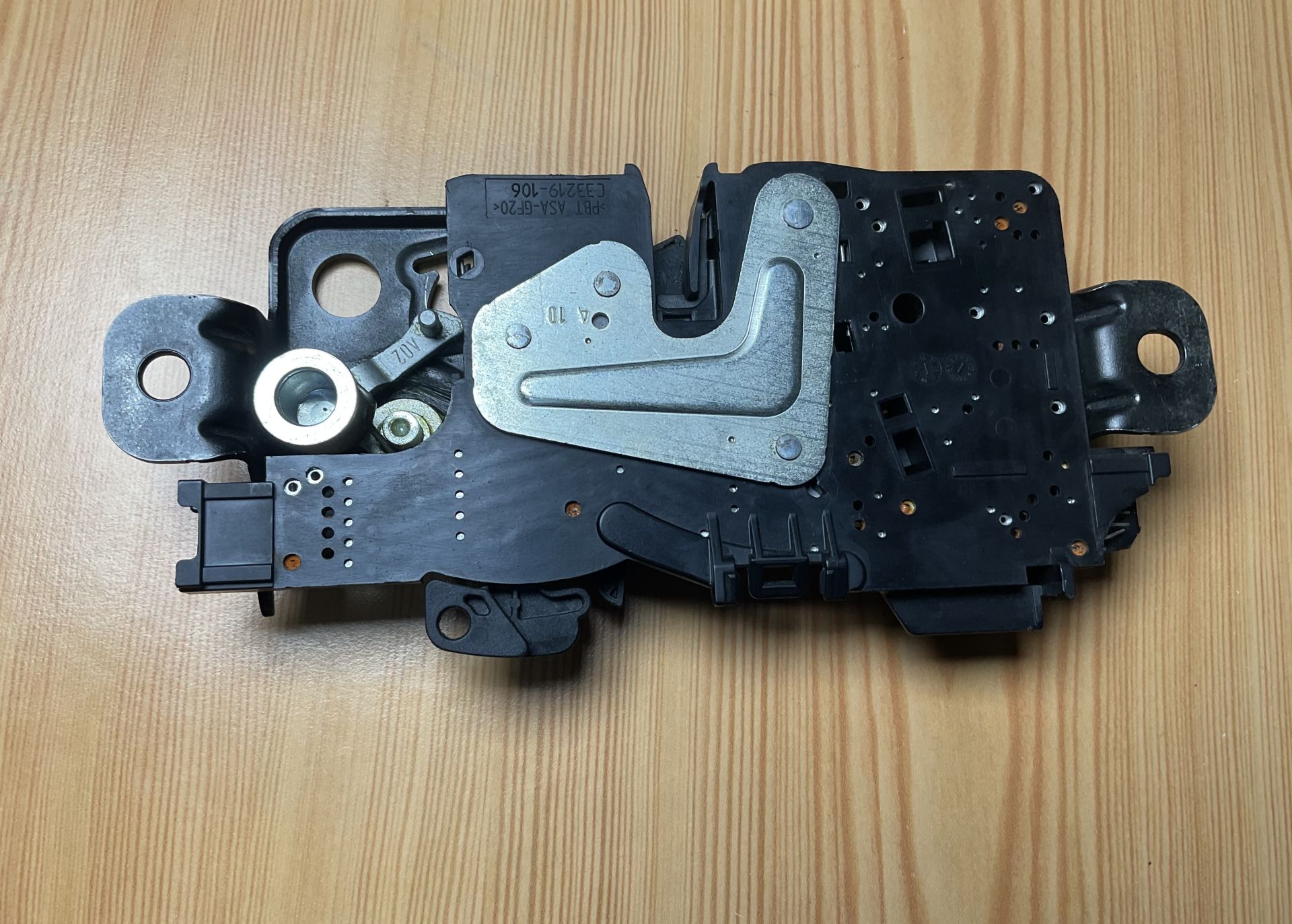 C67167103 BMW G01 BAGAJ KİLİDİ ÇIKMA ORJİNAL