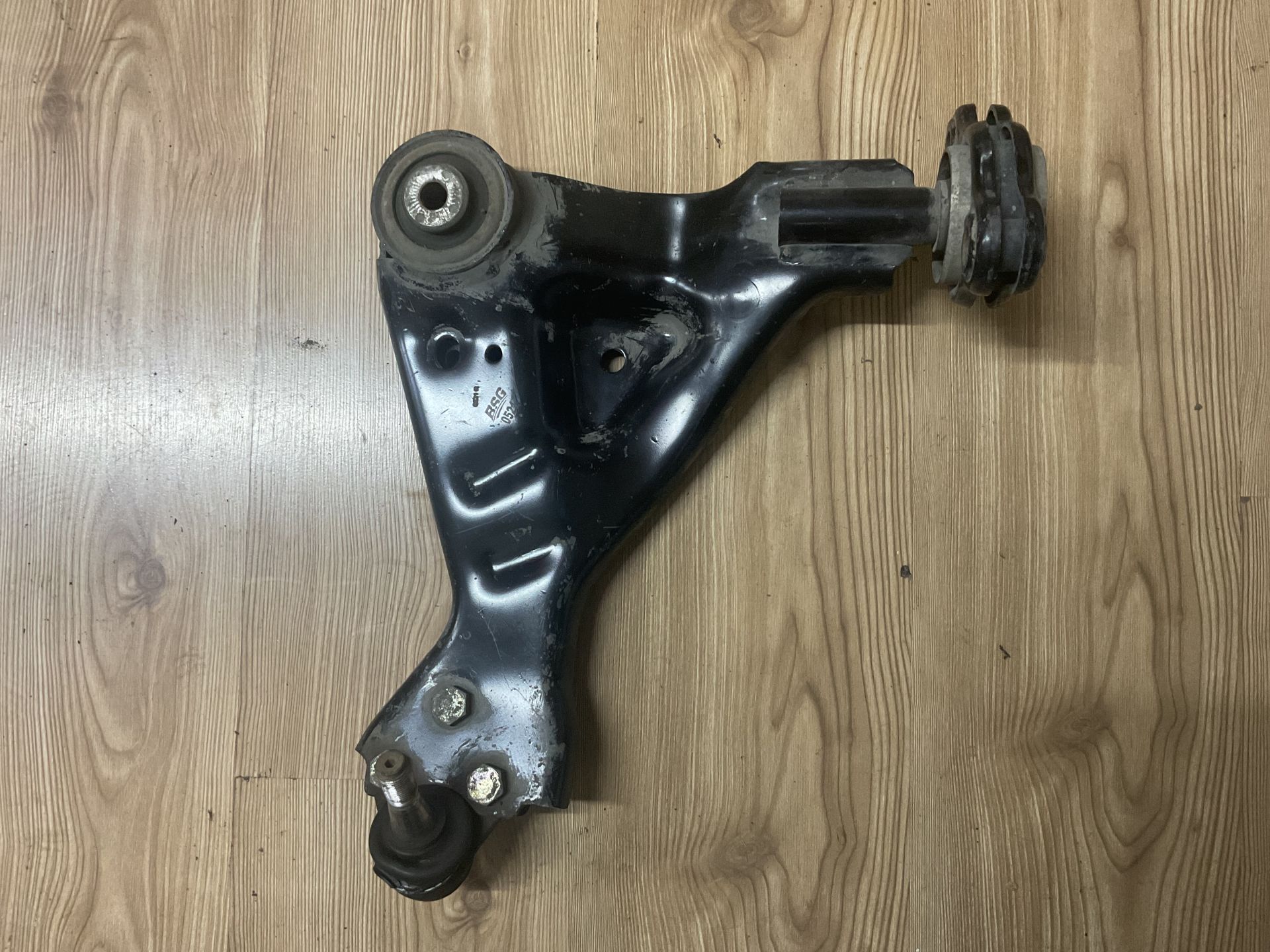 A4473301507 MERCEDES W447 ÖN SAĞ SALINCAK ÇIKMA ORJİNAL