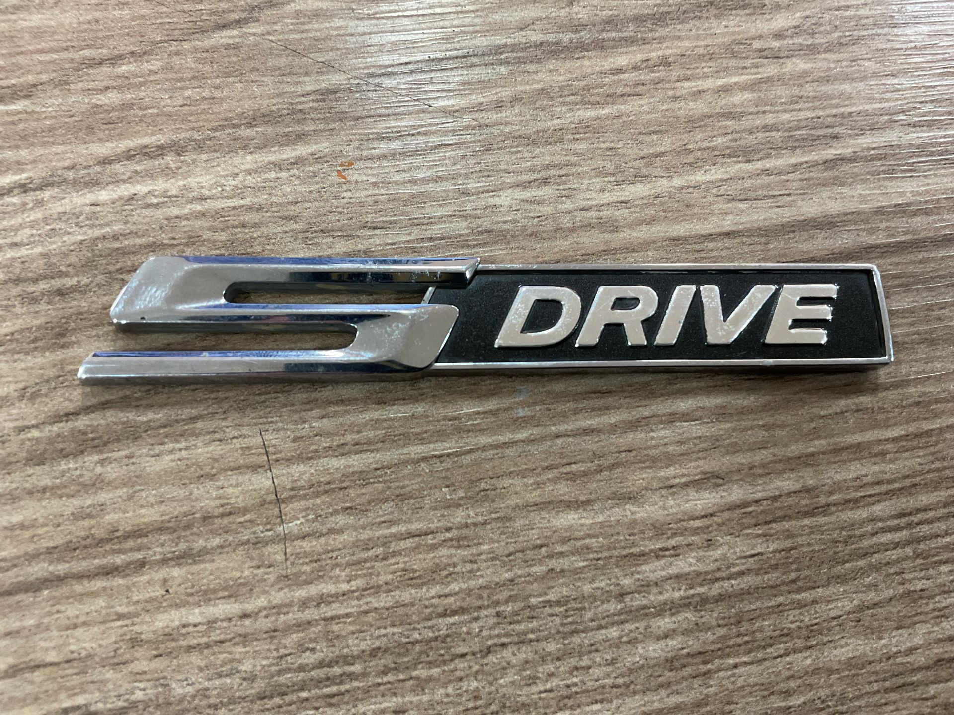 51147345061 7345061 BMW F15 X5 S DRİVE YAZISI ÇIKMA ORJ