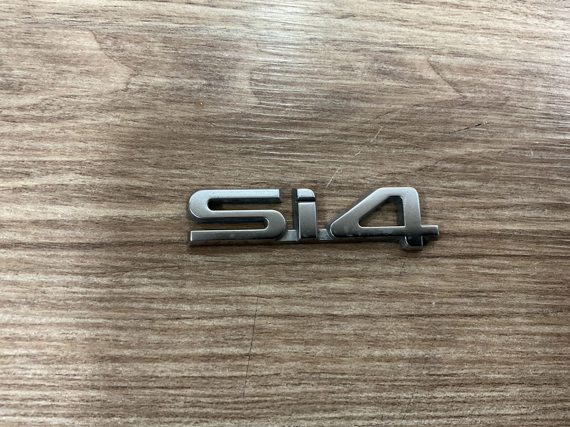 LR032325 RANGE ROVER ARKA YAZISI ÇIKMA ORJ