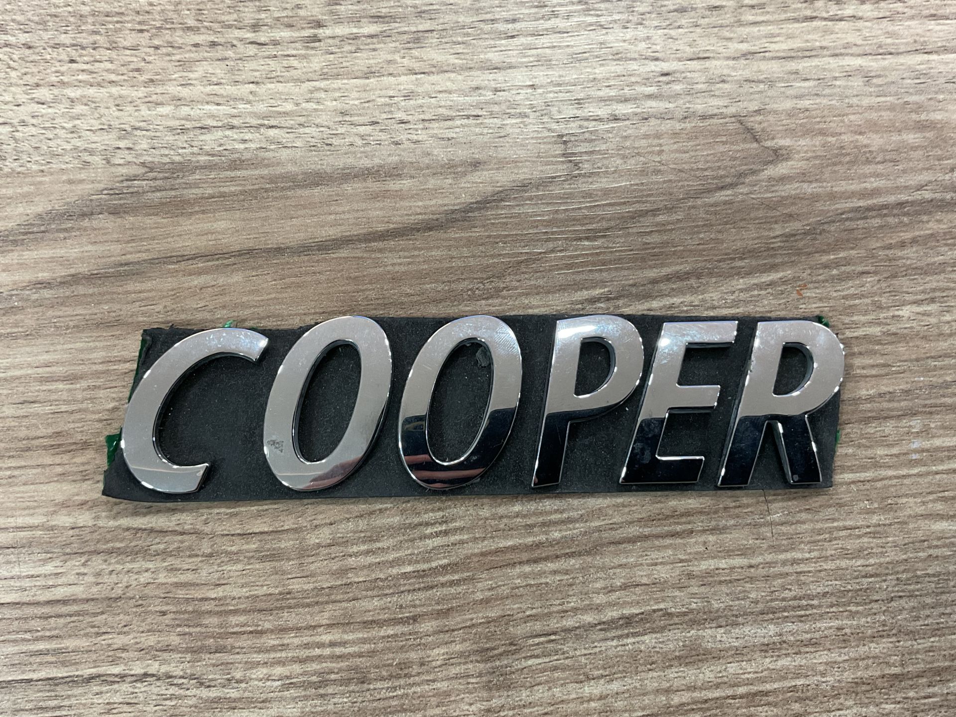 51142755617 2755617 MİNİ COOPER R50 R53 R56 BAGAJ YAZISI ÇIKMA