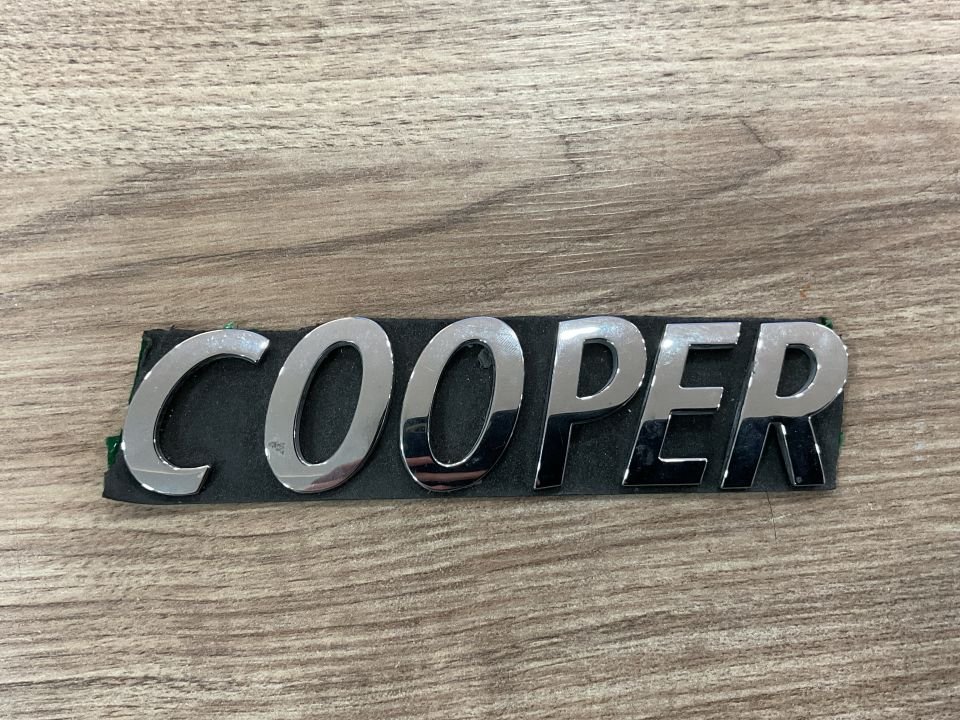 51142755617 2755617 MİNİ COOPER R50 R53 R56 BAGAJ YAZISI ÇIKMA