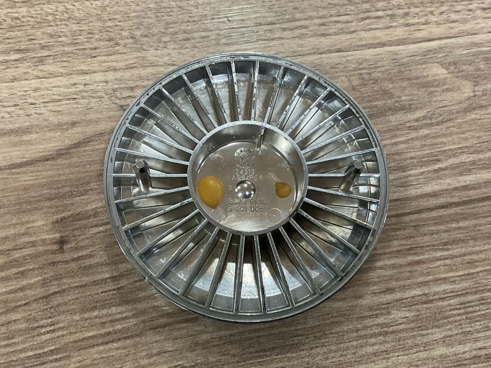 51143401005 3401005 BMW X3 E83 ARKA BAGAJ AMBLEMİ SIFIR ORJ