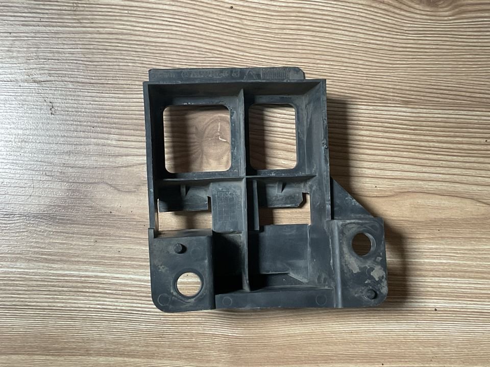A9068850263 MERCEDES W906 SPRİNTER SAĞ ÖN TAMPON BRAKETİ ÇIKMA ORJİNAL