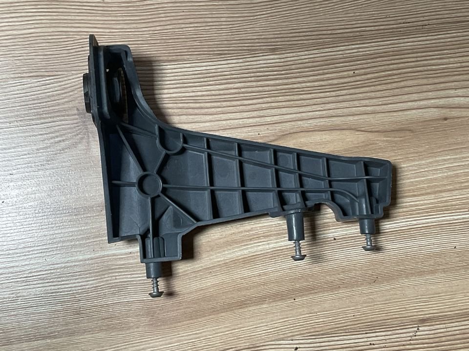 1126422XX BMW G30 ÖN PANJUR YAN AYAK ÇIKMA ORJİNAL