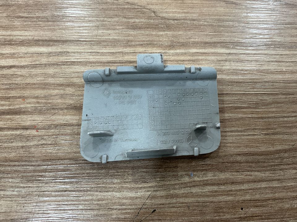 A2038851226 MERCEDES W203 C200 ÖN TAMPON ÇEKİ DEMİR KAPAĞI ÇIKMA ORJİNAL