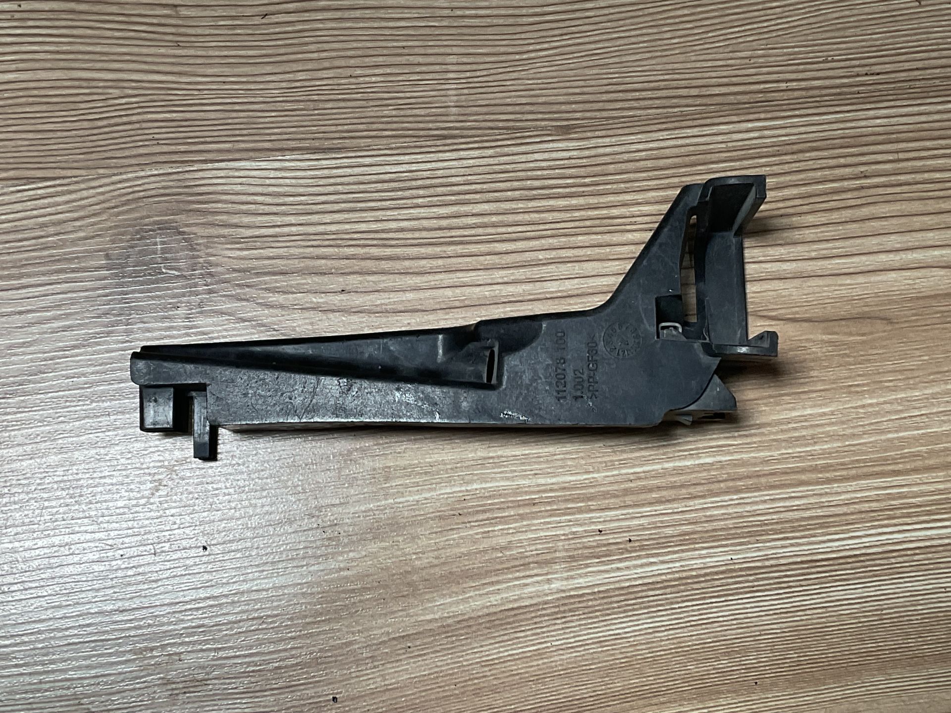 112078100  BMW G11 G12 ÖN TAMPON SAĞ  İÇ BRAKETI ÇIKMA ORJİNAL