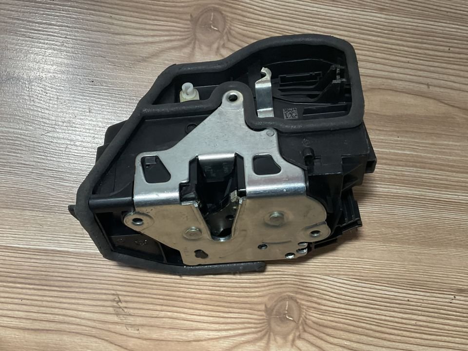 51227445046 7445046 BMW G20 G21 SAĞ ARKA KAPI KİLİDİ MEKANİZMASI ÇIKMA ORJİNAL