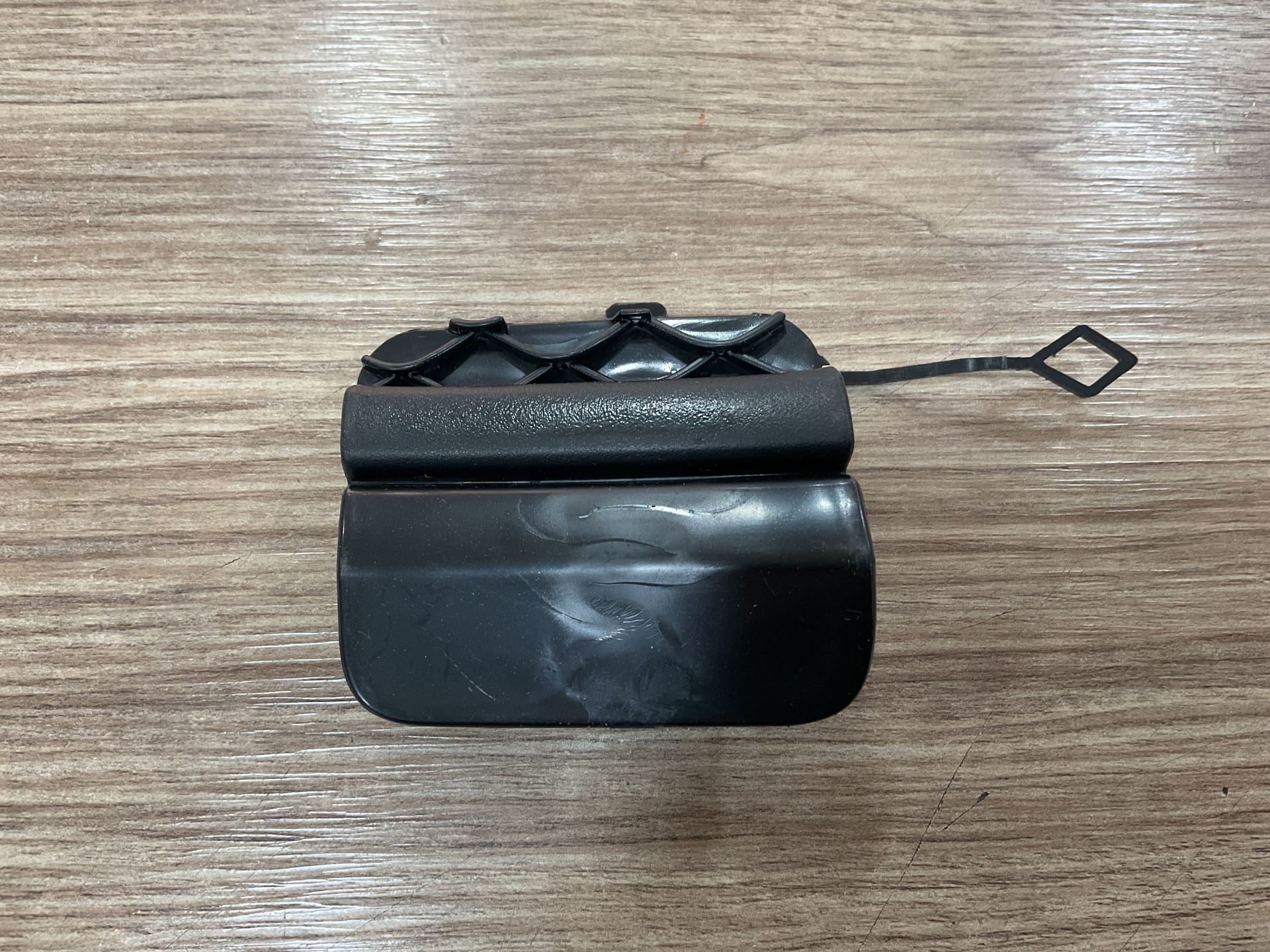 A2058850256 MERCEDES W205 C180 C200 AMG ARKA TAMPON ÇEKİ DEMİR KAPAĞI SIFIR Y.S