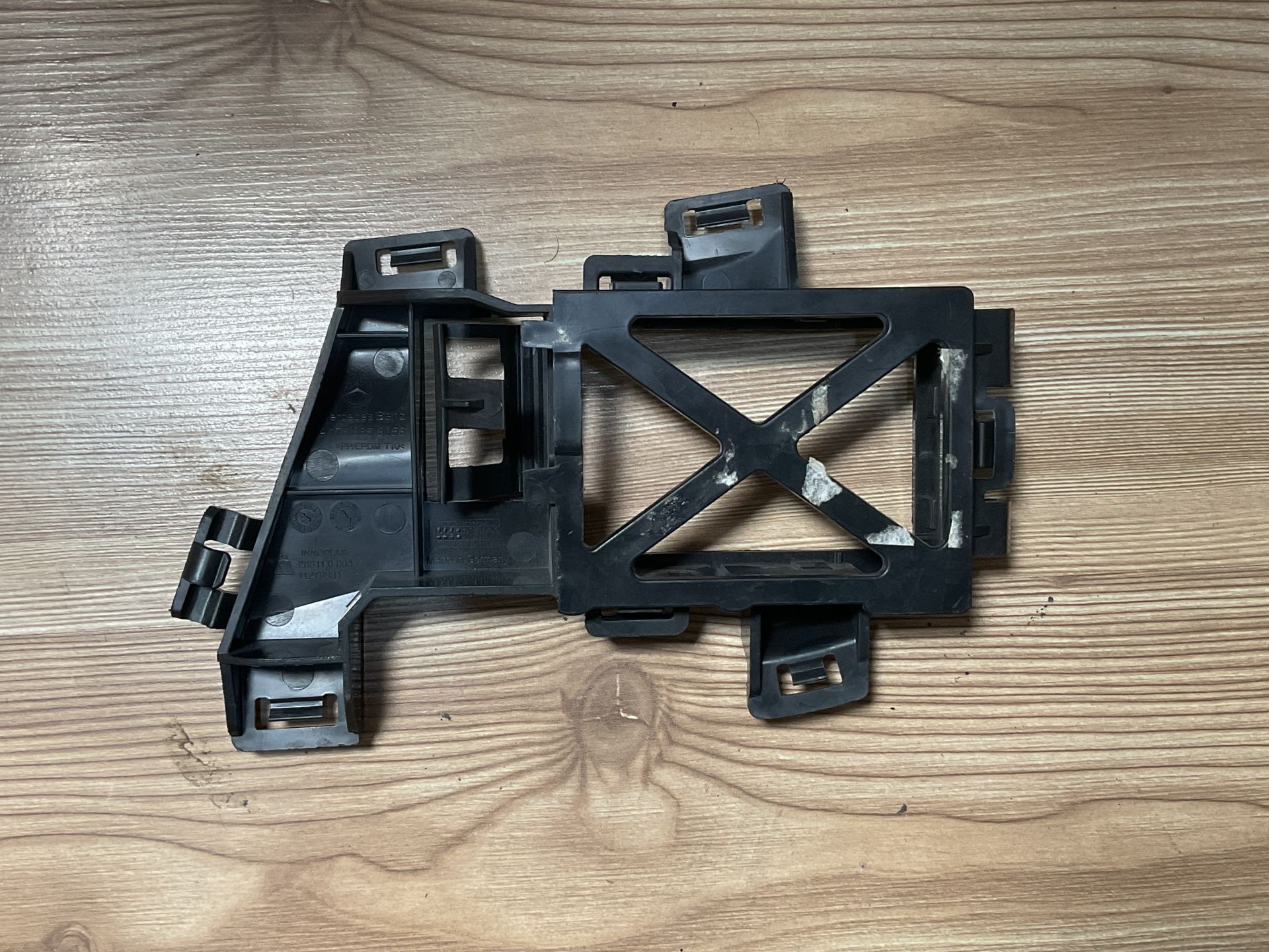 A1768853056 MERCEDES W176 ÖN TAMPON RADAR SENSÖR BRAKETİ ÇIKMA ORJİNAL