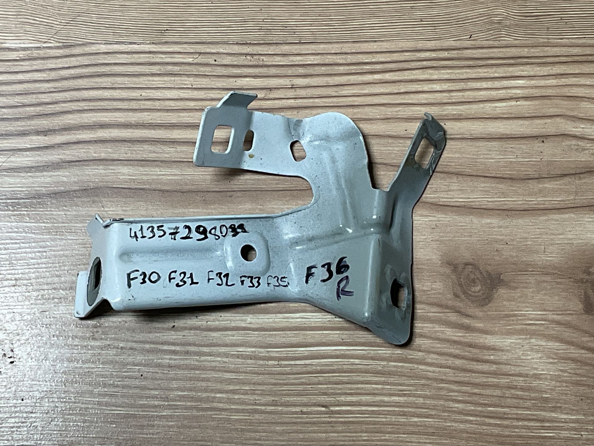 41357298038 7298038 BMW F31 F32 F35 ÖN SAĞ ÇAMURLUK BAĞLANTI SACI ÇIKMA ORJİNAL