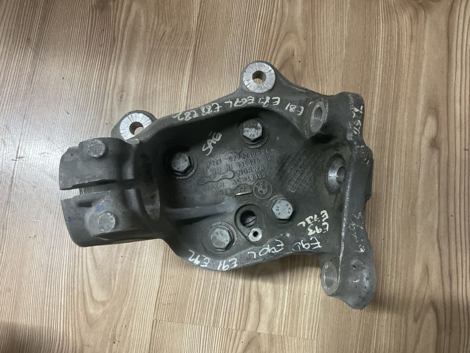 31216773210 6773210 BMW E90 ÖN SAĞ TAŞIYICI ÇIKMA ORJİNAL
