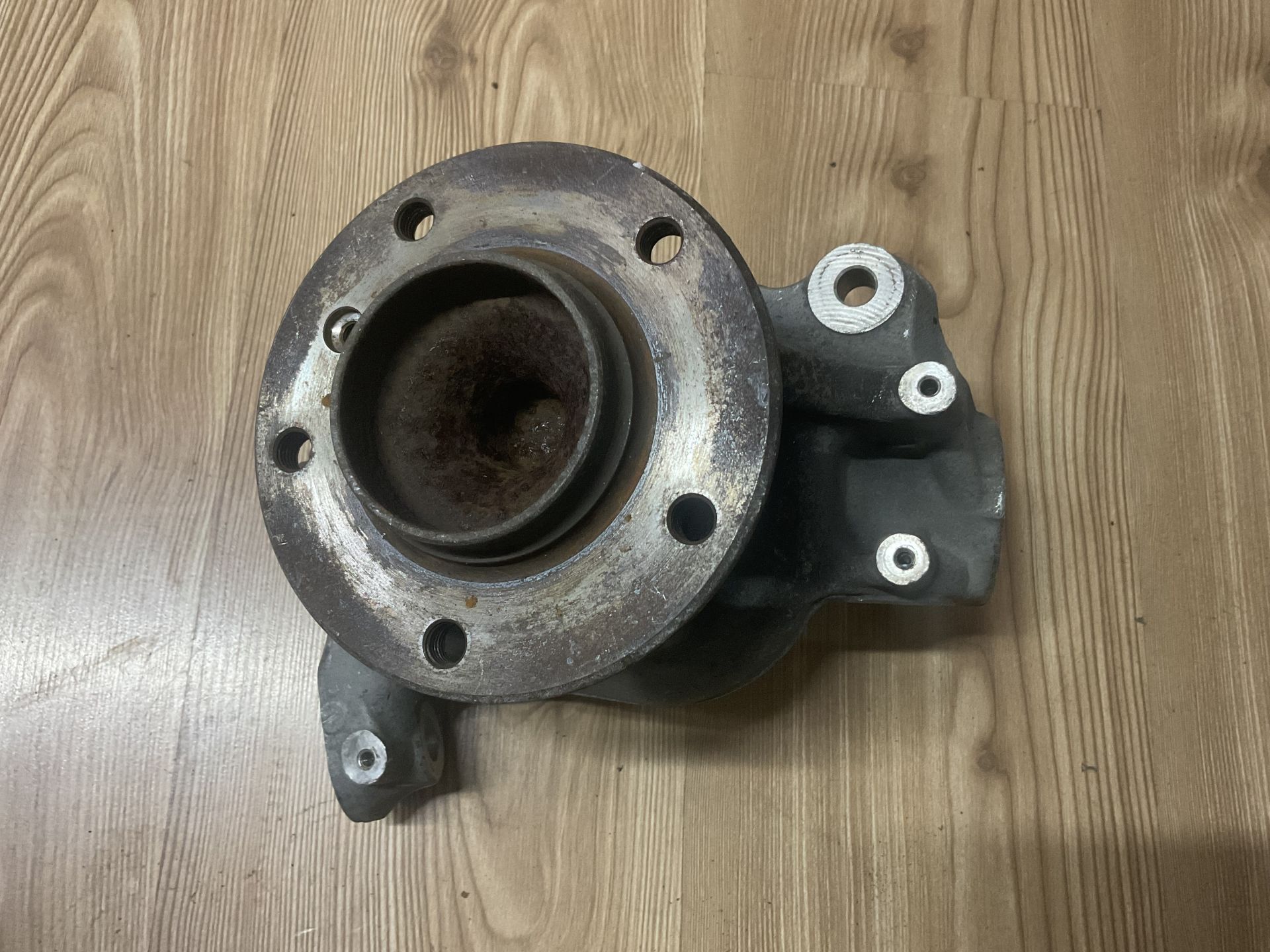 31216773210 6773210 BMW E90 ÖN SAĞ TAŞIYICI ÇIKMA ORJİNAL