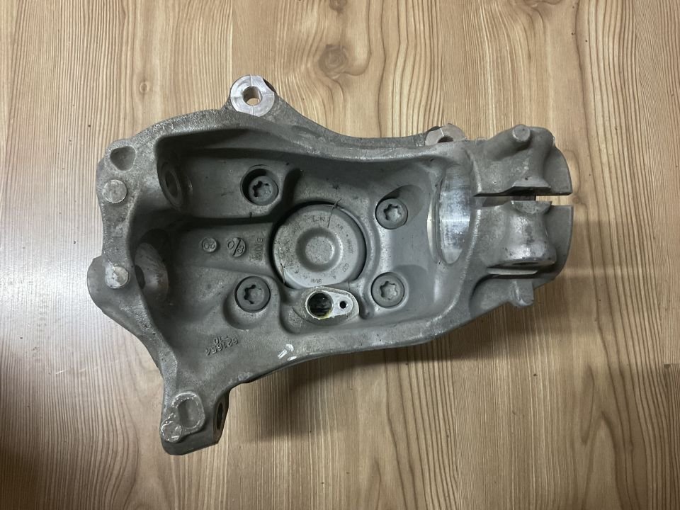 L6878609-02 BMW G20 ÖN SAĞ TAŞIYICI ÇIKMA ORJİNAL