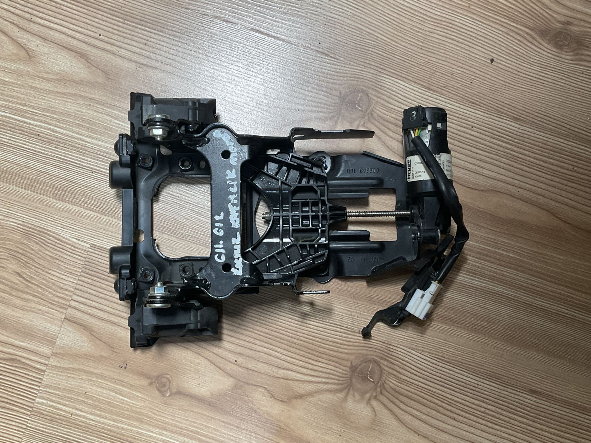 BMW G11 G12 SAĞ KOLTUK KAFALIK MOTORU ÇIKMA ORJİNAL