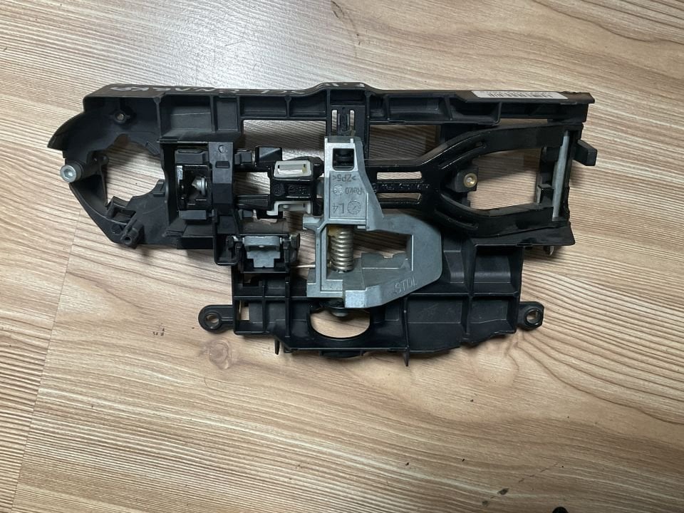 51217265081 7265081 BMW F10 SOL DIŞ KAPI KOLU İÇ MEKANİZMASI ÇIKMA ORJİNAL