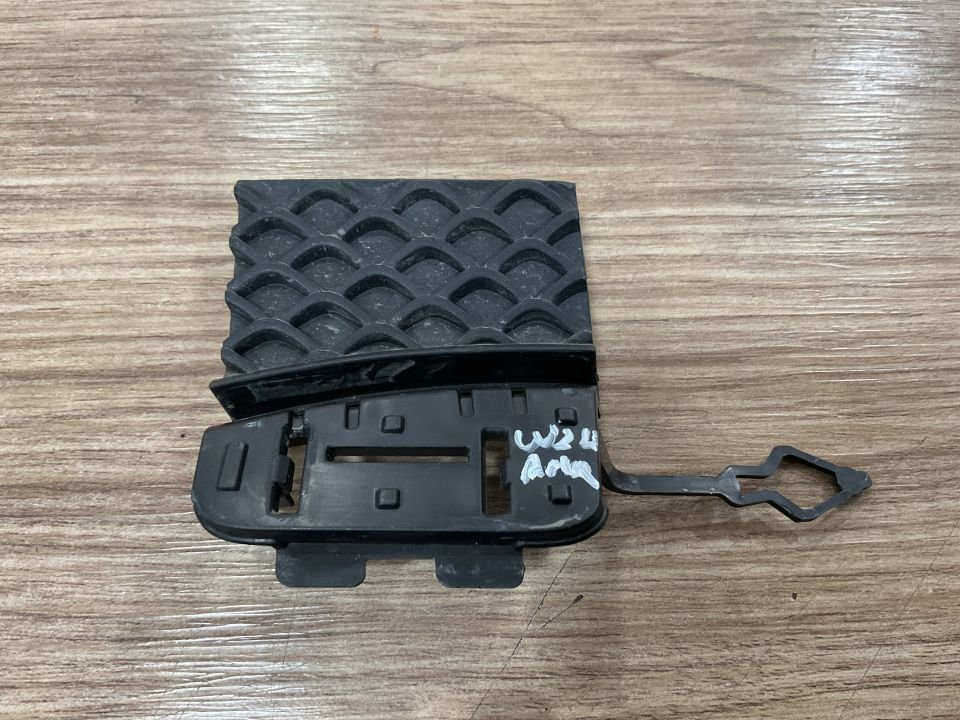 A2478859502 MERCEDES X247 GLB  AMG ARKA ÇEKİ DEMİR KAPAĞI ÇIKMA ORJİNAL