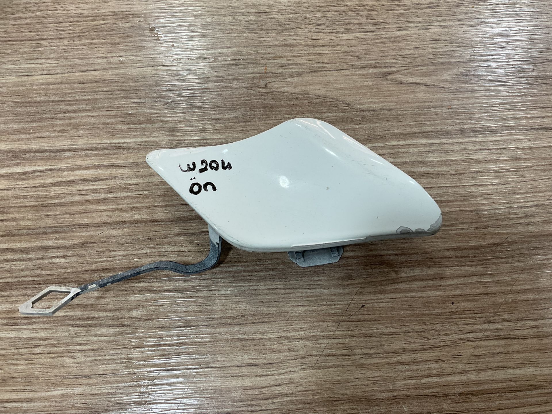 A2048850526 MERCEDES W204 C180 ÖN TAMPON ÇEKİ DEMİR KAPAĞI ÇIKMA ORJİNAL