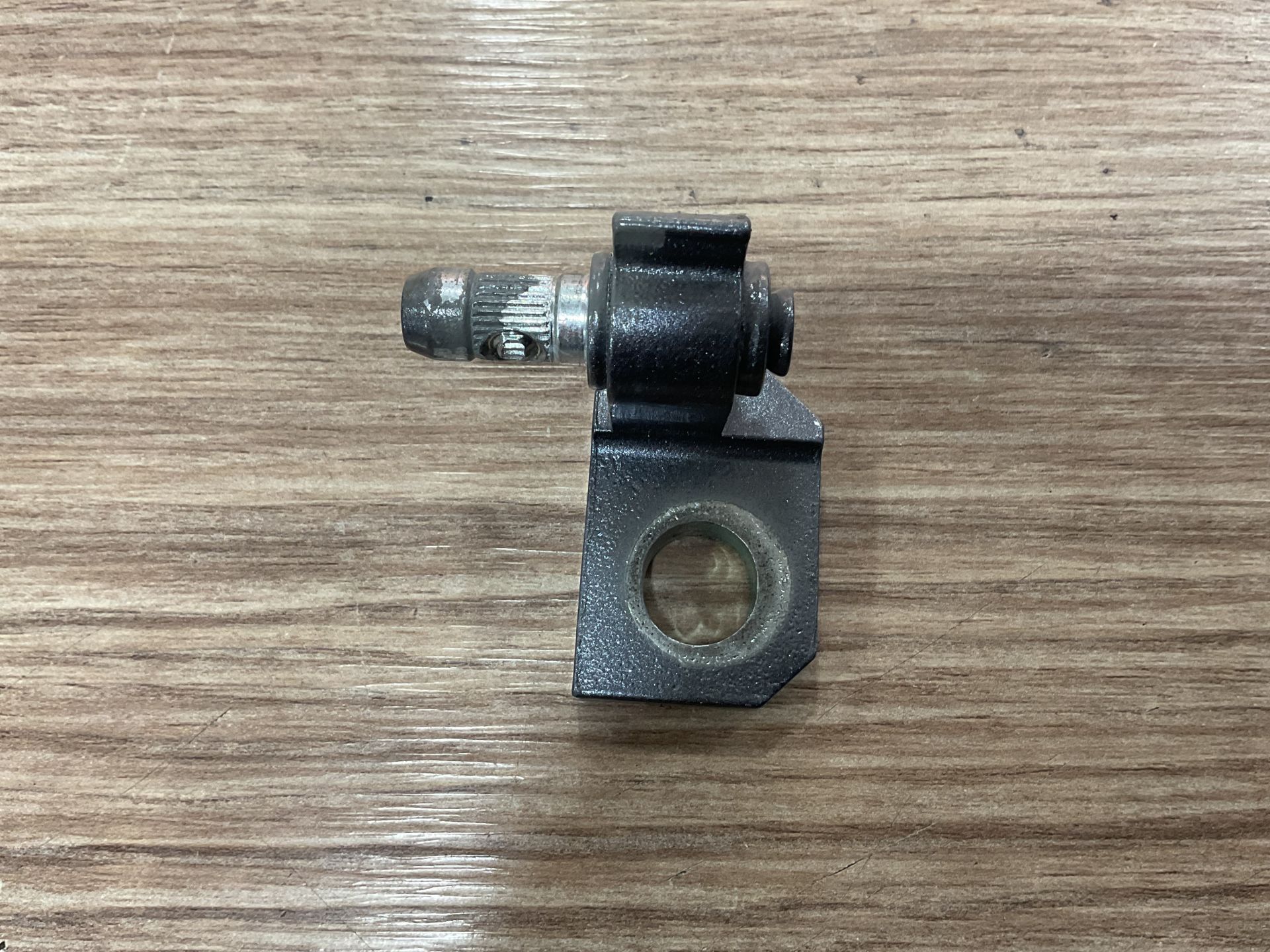 J60-6106023 CHERY TİGGO 7 TİGGO 8 OMODA 5 DİREK MENTEŞESİ ÇIKMA ORJİNAL