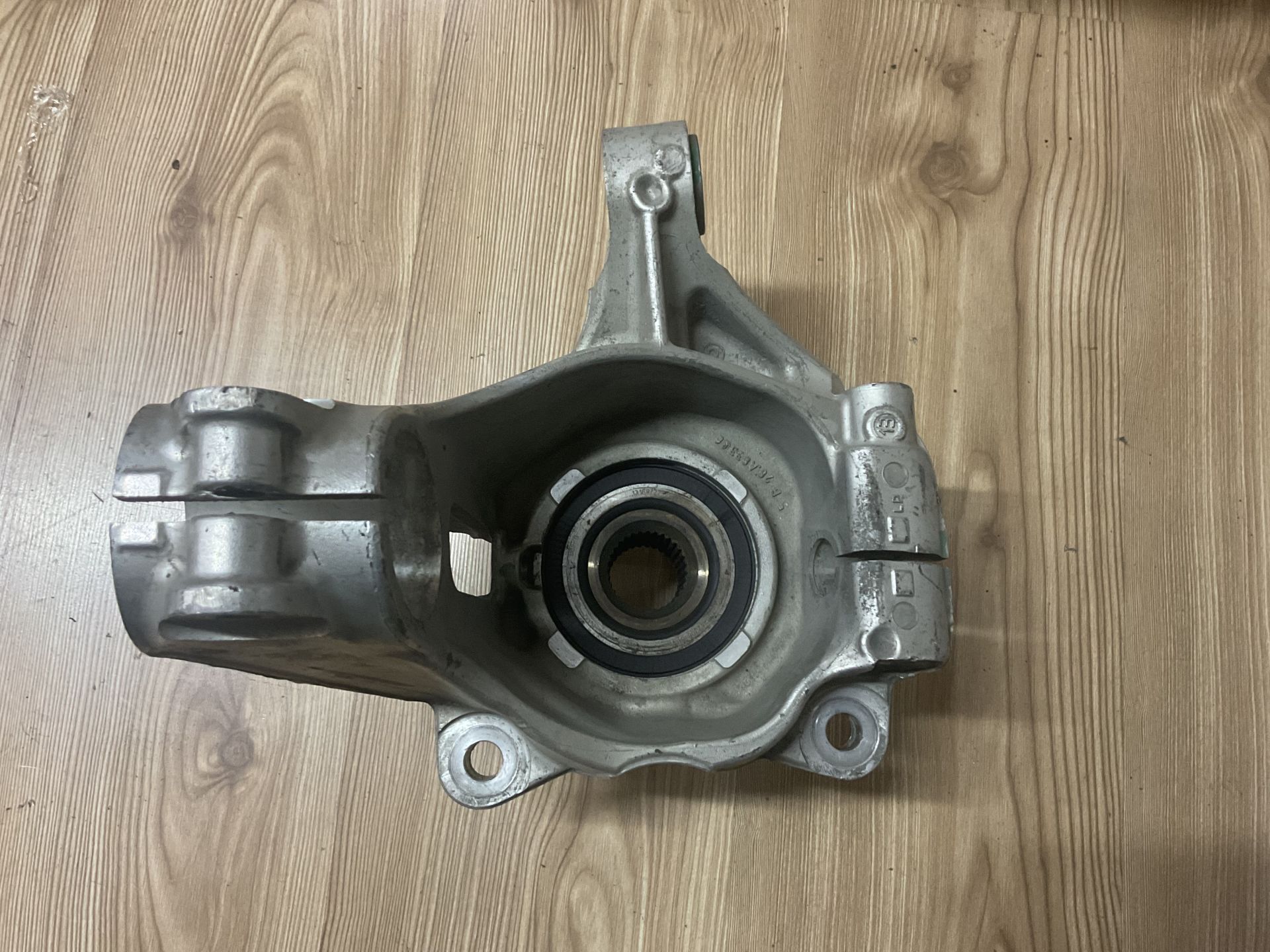 LR087153 RANGE ROVER EVOQUE ÖN SAĞ TAŞIYICI ÇIKMA ORJİNAL