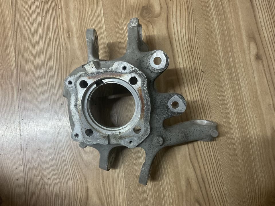 6793769 BMW F10 ARKA SOL TAŞIYICI ÇIKMA ORJİNAL