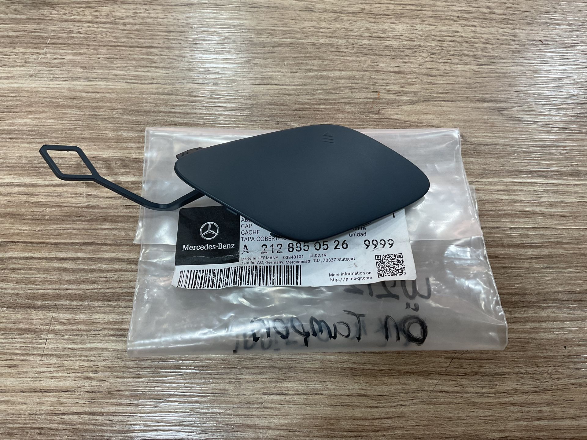 A2128850526 MERCEDES W212 E200 ÖN TAMPON ÇEKİ DEMİR KAPAĞI SIFIR ORJİNAL