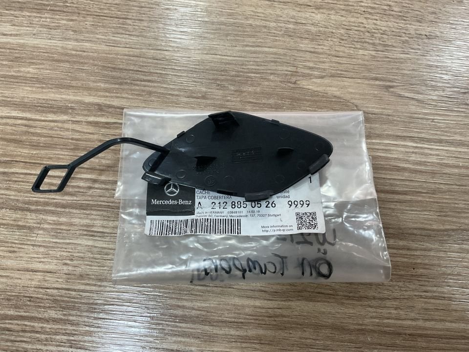A2128850526 MERCEDES W212 E200 ÖN TAMPON ÇEKİ DEMİR KAPAĞI SIFIR ORJİNAL