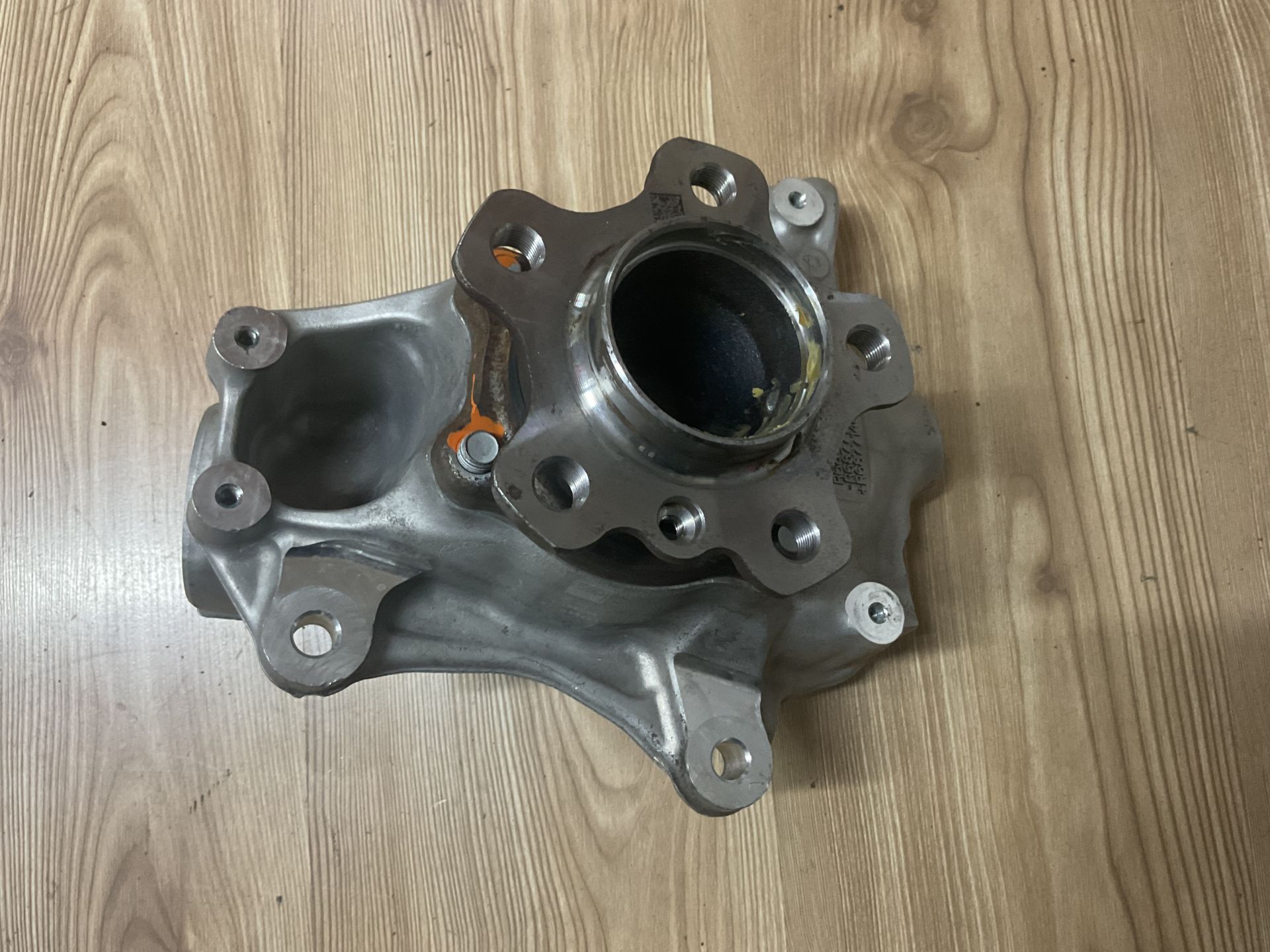 6878610 BMW G20 ÖN SAĞ TAŞIYICI ÇIKMA ORJİNAL