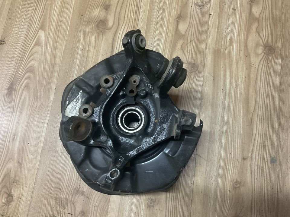 6783666 BMW E90 ARKA SAĞ TAŞIYICI ÇIKMA ORJİNAL