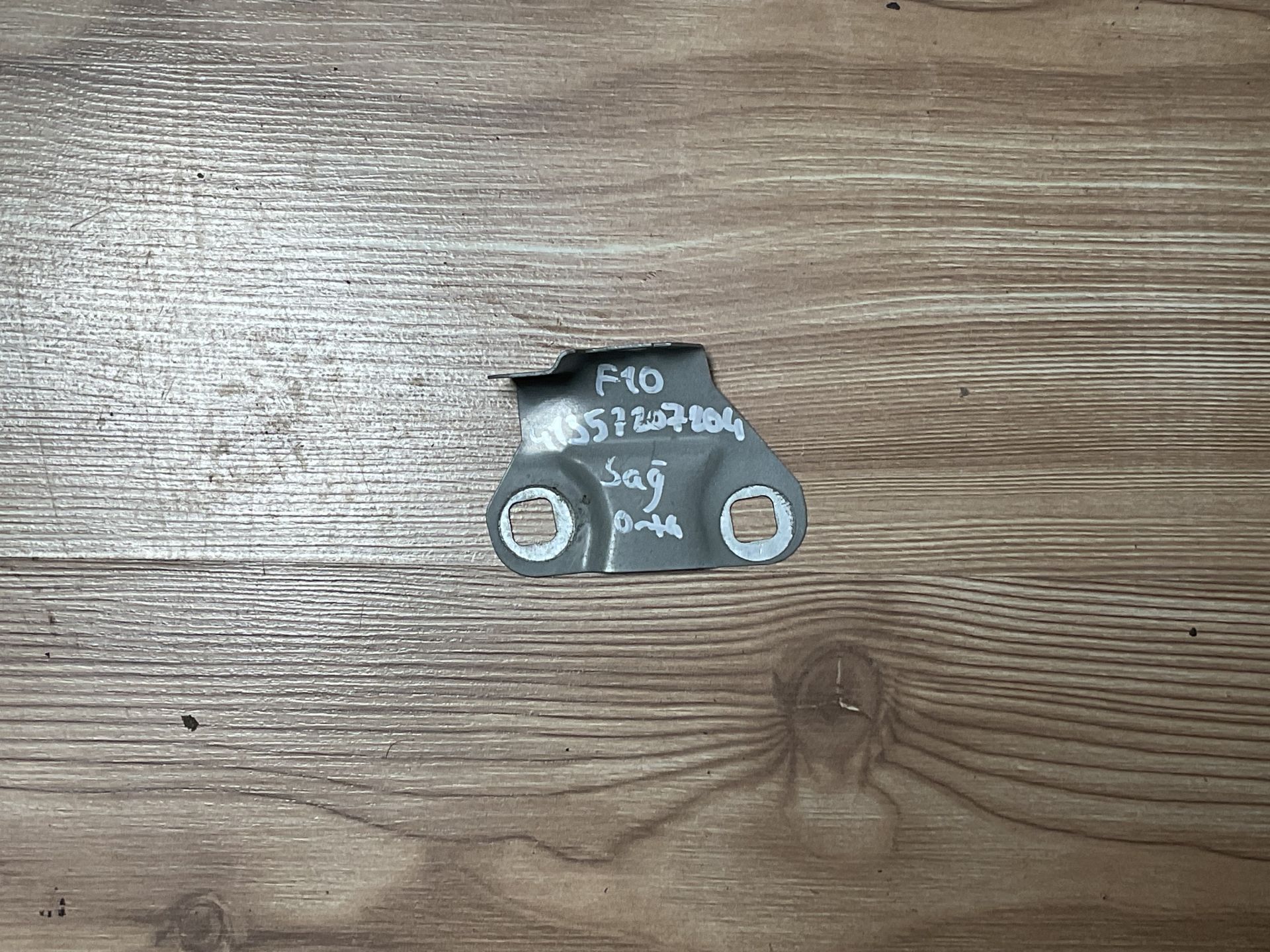 41357207204 7207204 BMW F10 SAĞ ORTA ÖN ÇAMURLUK BRAKETI ÇIKMA ORJİNAL